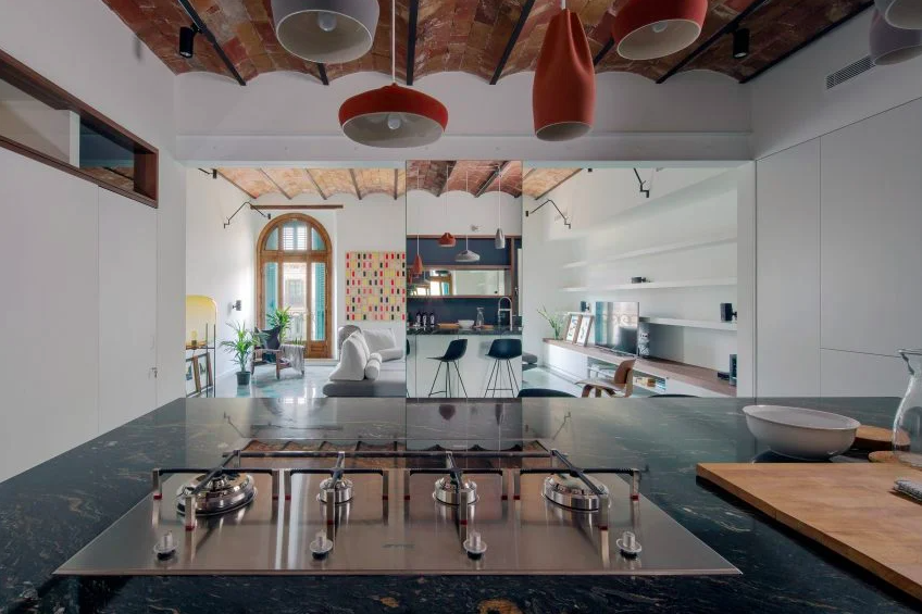 Волшебные зеркала: хитрые приемы для расширения жилого пространства